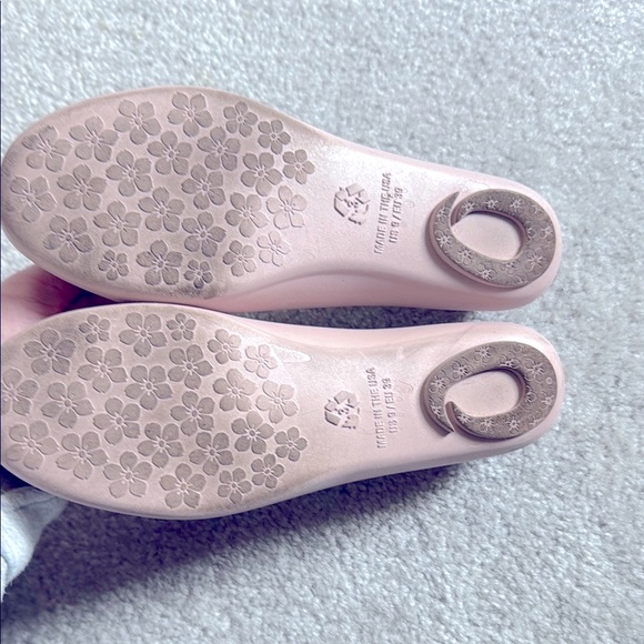 Elegant pink Flats with Crystal Embellishment - Picture 4 of 6